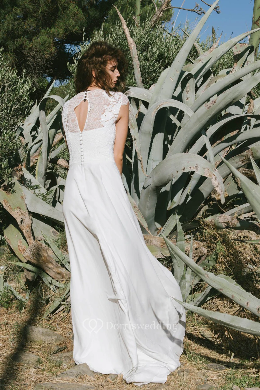 Schlichtes Brautkleid mit Schleppe view 2