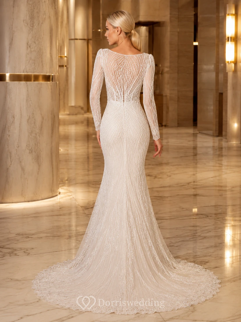 Robe de mariée fourreau luxueuse à sequins drapés, col en V, manches longues et traîne balayée, ornée de sequins. view 2