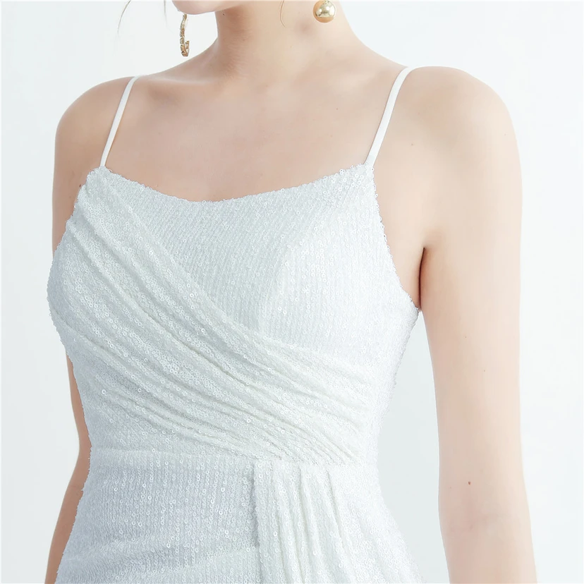 Robe de soirée longue à sequins haute densité, plissée, fendue sur le côté et à bretelles view 89