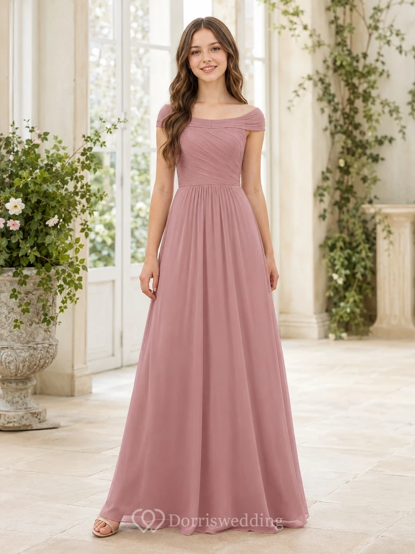 Vestido de dama de honor juvenil color rosa empolvado, corte en A, hombros descubiertos, mangas cortas.