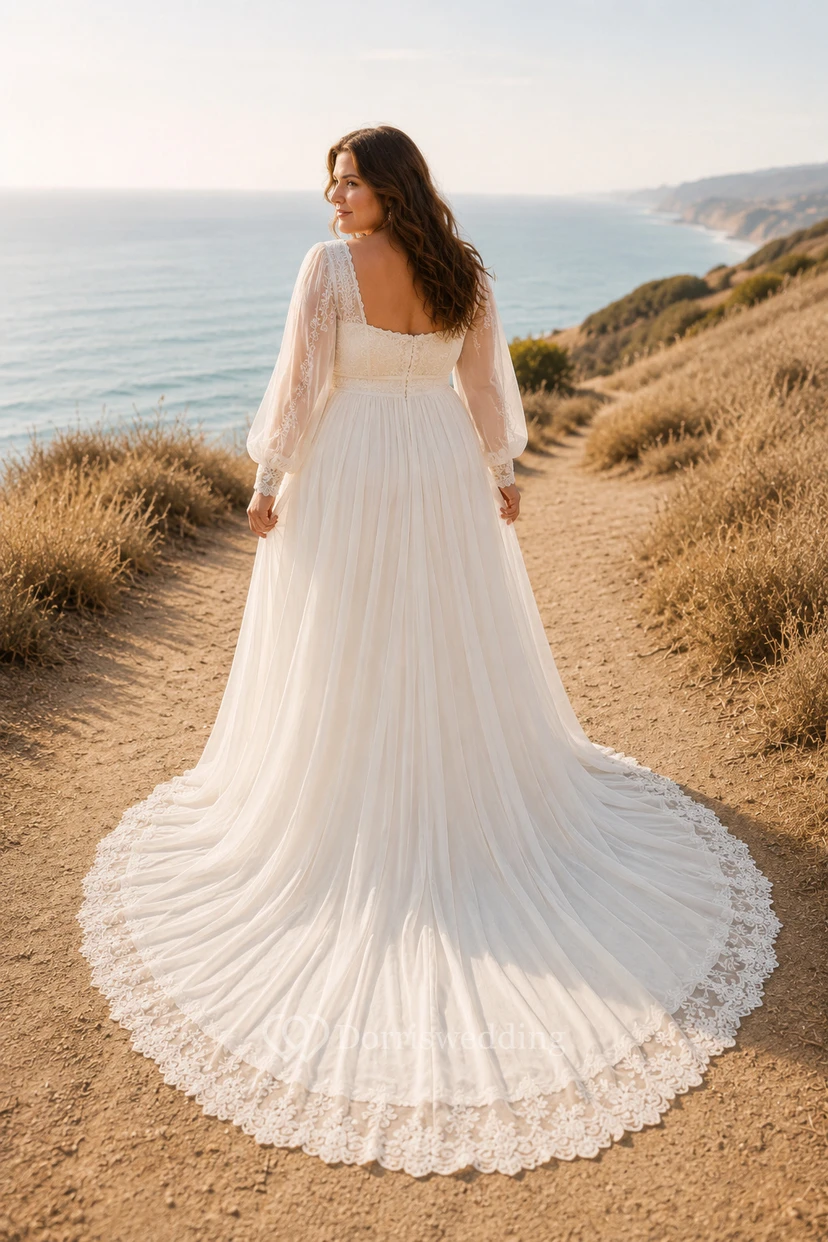Robe de mariée de plage grande taille ivoire à col carré et manches bouffantes view 2