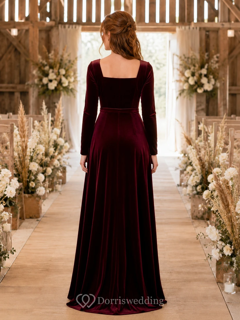 Robe de demoiselle d'honneur bordeaux en velours à manches longues et col carré, longueur au sol view 2