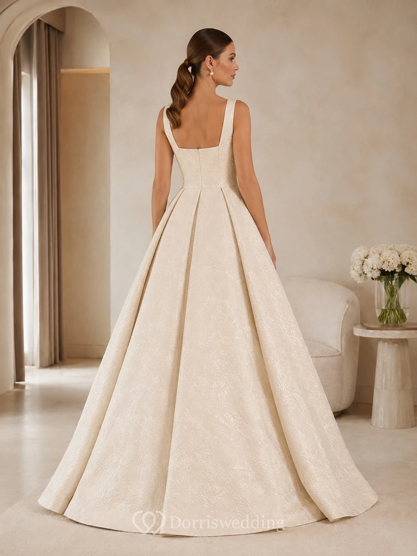 Robe de mariée longue en crêpe gaufré à fines bretelles et encolure carrée simple view 2
