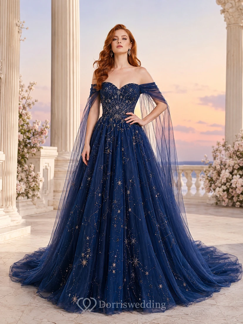 Lujoso vestido de gala azul marino con capa ilusión de hombros descubiertos y lentejuelas de tul estilo hada.