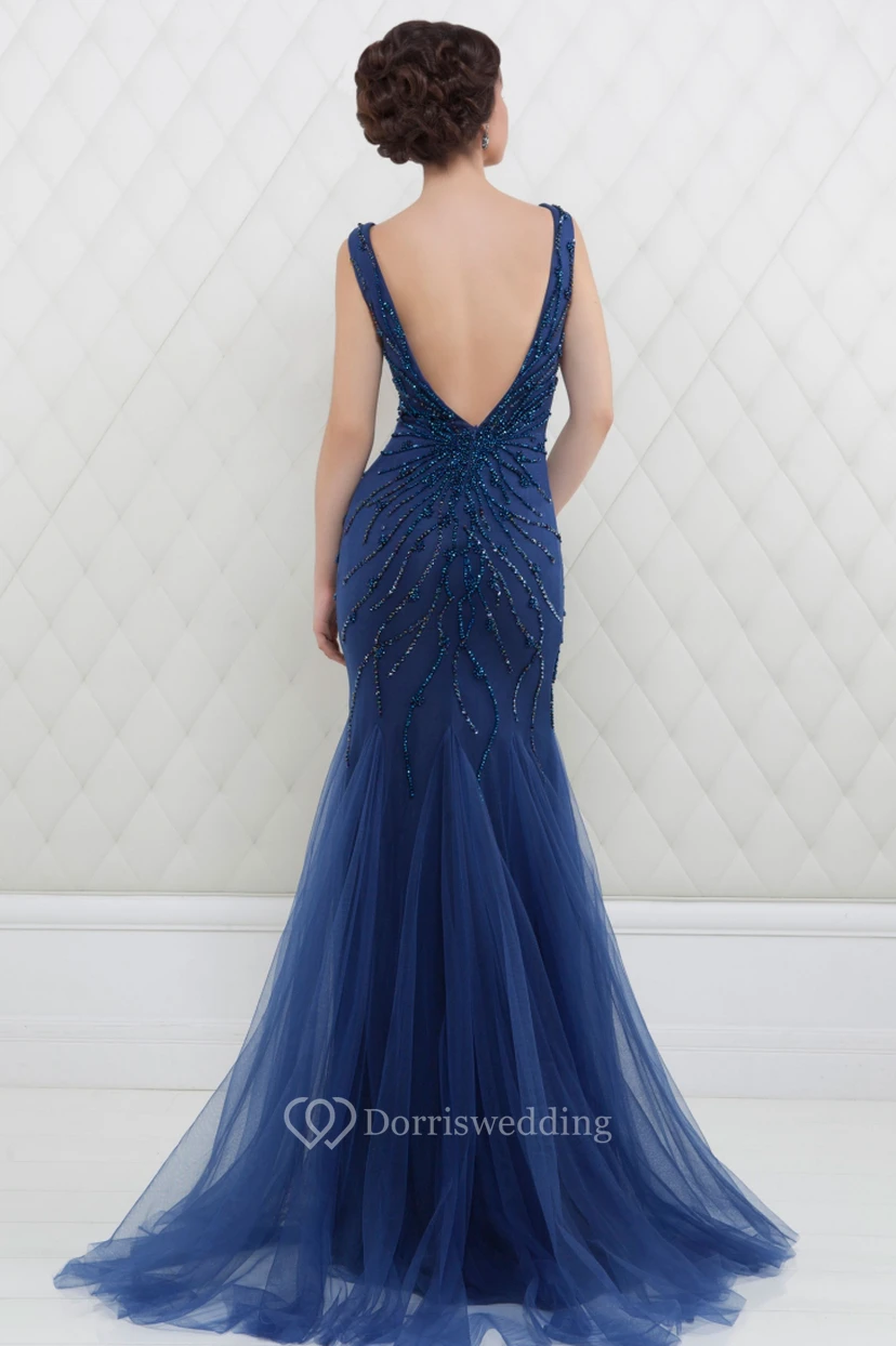 Robe de bal longue sans manches en tulle plissé, col en V, ornée de perles view 2