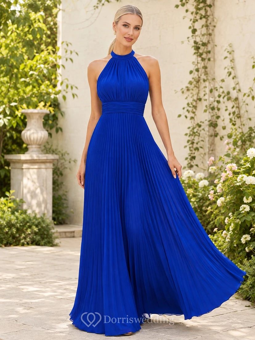 Vestido de noche largo hasta el suelo de gasa azul marino plisada con escote halter y corte en A