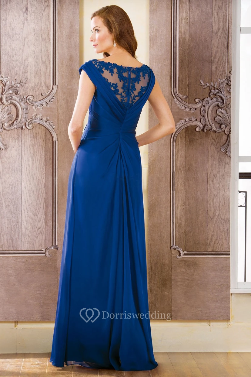 Langes Brautmutterkleid mit kurzen Ärmeln, Rundhalsausschnitt, Perlenstickerei und transparentem Rückenausschnitt. view 2