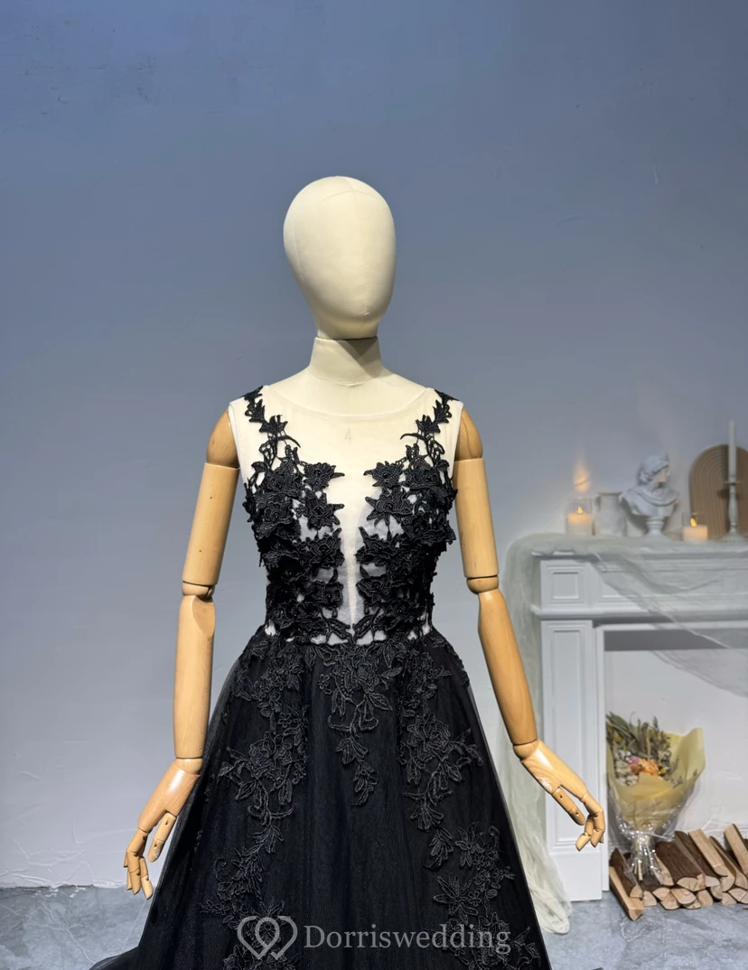 Schwarzes, elegantes Abendkleid in Übergröße im Gothic-Stil für Strandhochzeiten mit Spitze view 3