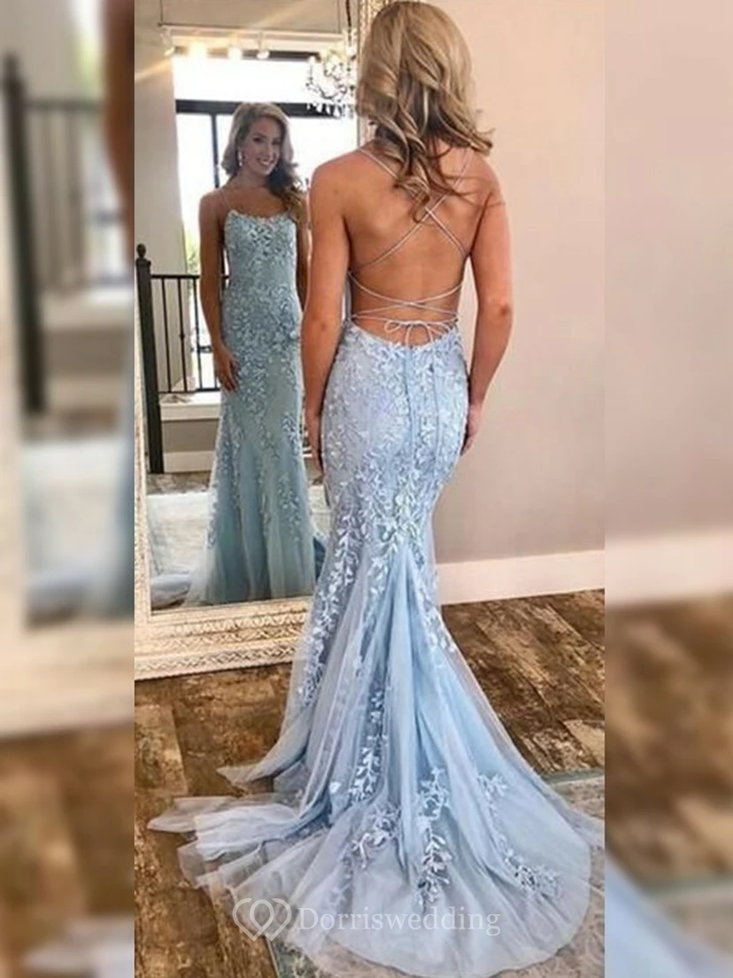Vestido de fiesta ajustado azul cielo con encaje y apliques, estilo sirena, con tirantes finos y espalda descubierta. view 3