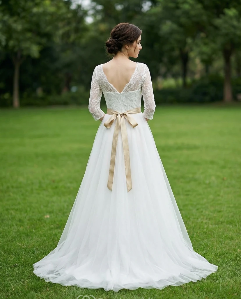 Brautkleid mit Rundhalsausschnitt, Oberteil aus Spitze und Tüll view 2