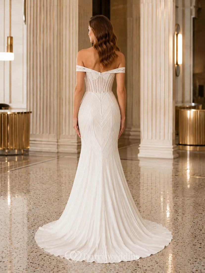 Vestido de novia blanco moderno estilo sirena con lentejuelas y abalorios, escote Bardot view 2