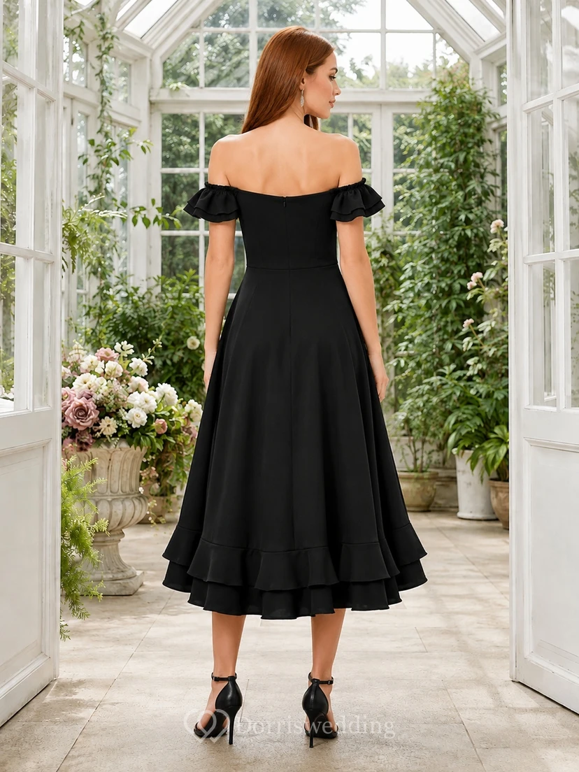 Robe de cocktail noire à épaules dénudées et volants en taffetas, coupe trapèze, longueur thé view 2
