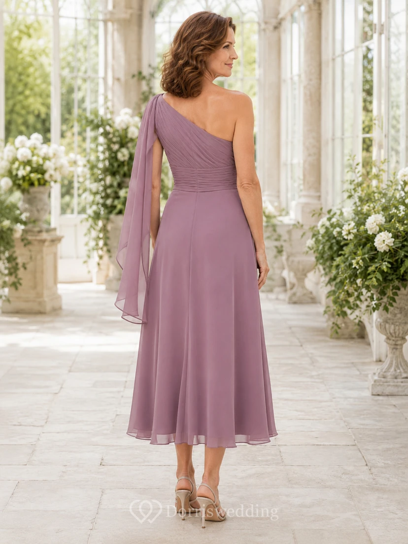 Vintage-Cocktailkleid aus mauvefarbenem Chiffon in Teelänge, A-Linie, romantisch, mit asymmetrischem Cape-Ärmel und einseitig drapiertem Schulterbereich – perfekt für die Mutter der Braut. view 2