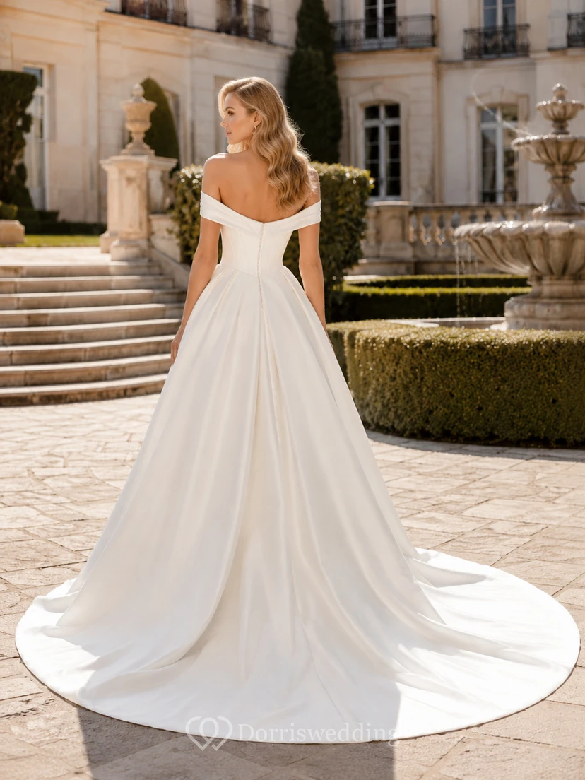 Robe de mariée en satin et tulle, robe de bal, épaules dénudées, traîne, dos nu en V view 2