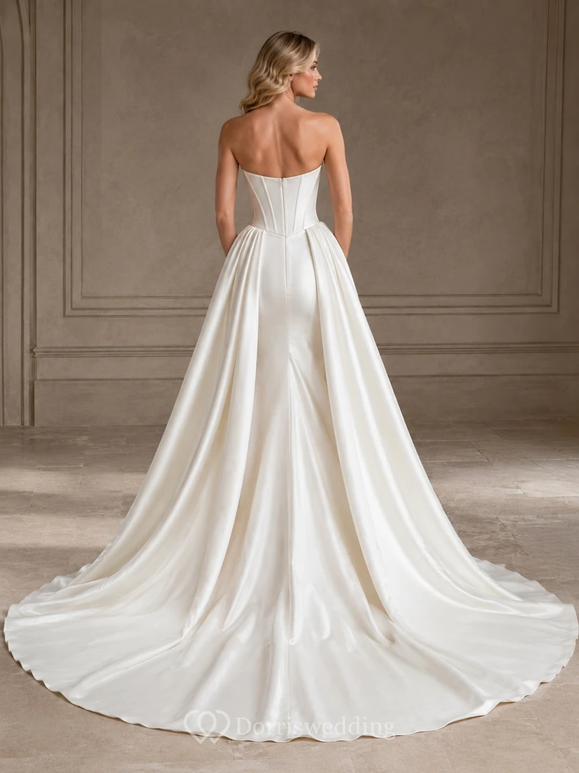 Vestido de novia sencillo de satén con corsé sin tirantes y falda desmontable. view 2