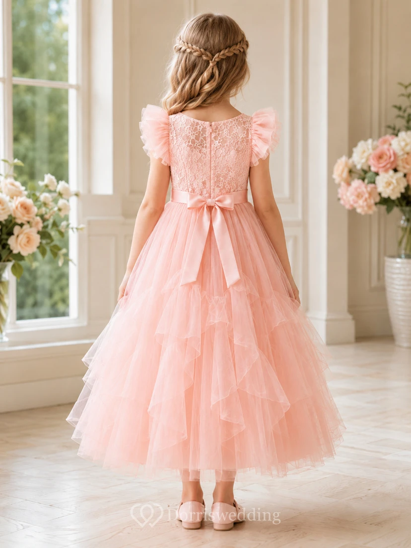 Robe de demoiselle d'honneur rose pêche en tulle superposé, coupe trapèze, avec volants, manches pétales et nœud. view 2