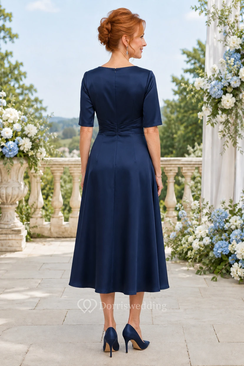 Dunkelblaues, wadenlanges A-Linien-Kleid aus Satin mit V-Ausschnitt für Mütter view 2