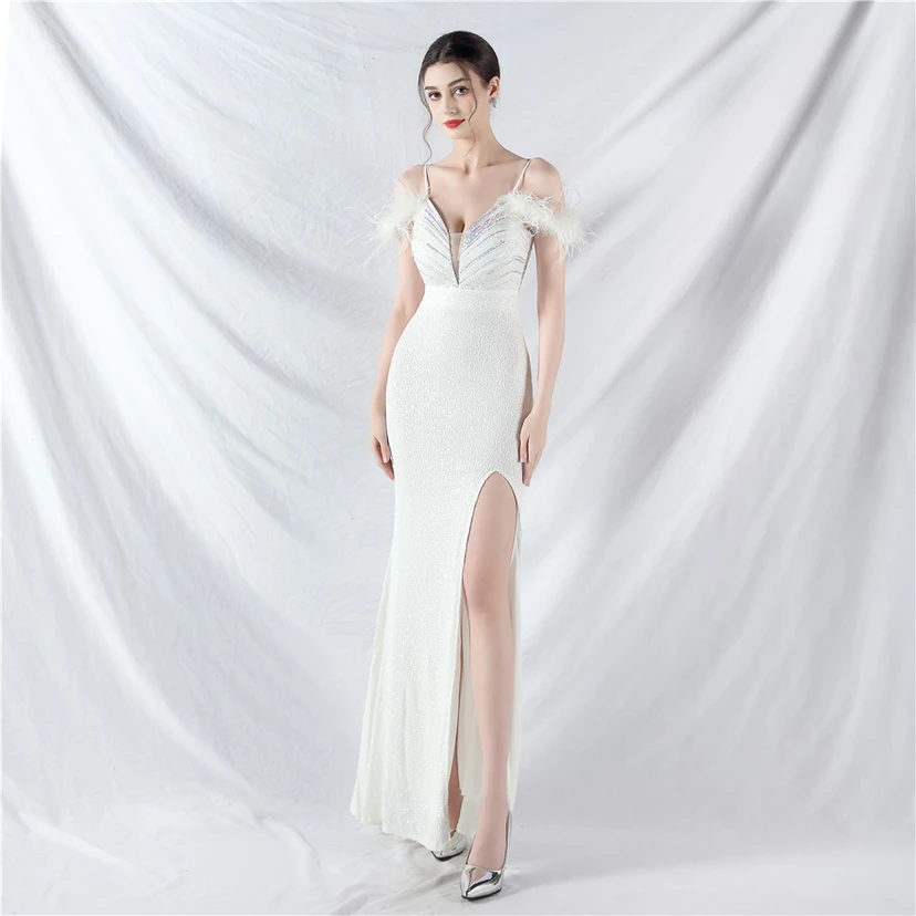 Elegantes Abendkleid mit Straußenfedern und Perlen, sexy, lang, mit Trägern und Schlitz video preview
