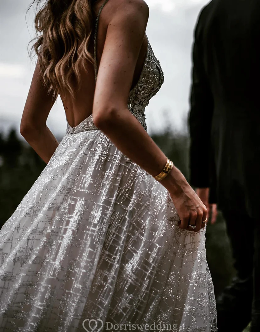Robe de mariée bohème décolletée en A avec jupe en tulle à volants view 2