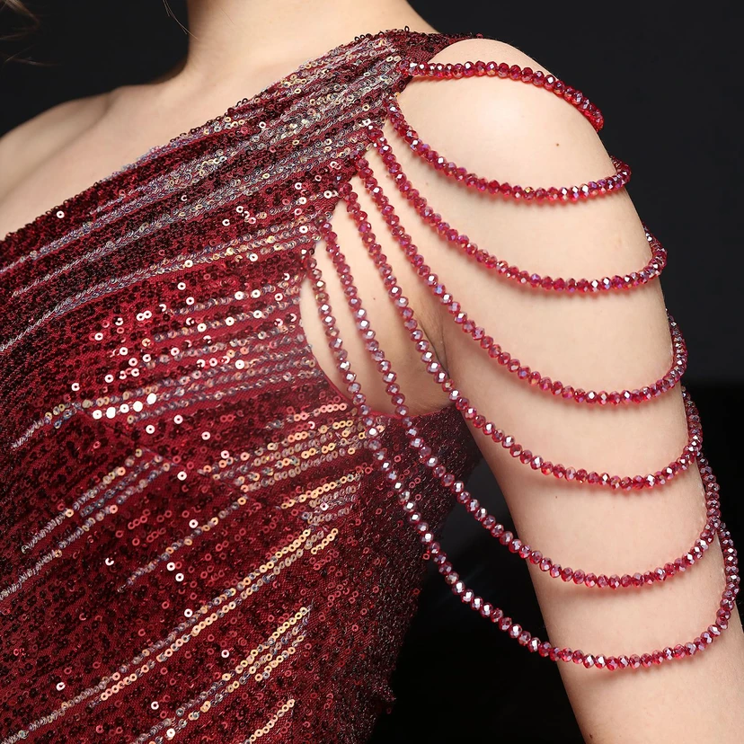 Robe de soirée longue et moulante à sequins colorés, confectionnée avec soin, idéale pour une célébrité ou une fête. Robe de mariée sexy et cintrée, confectionnée avec des paillettes colorées et lourdes. Robe de mariée longue et moulante, parfaite pour une occasion spéciale. view 8