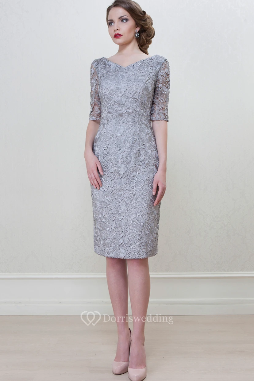 Bleistiftkleid in Knielänge mit halben Ärmeln, V-Ausschnitt und Schlitz aus Spitze – das perfekte Kleid für die Mutter der Braut