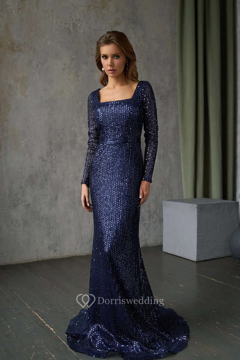 Robe de soirée fourreau à sequins, col carré et manches longues, ornée de perles