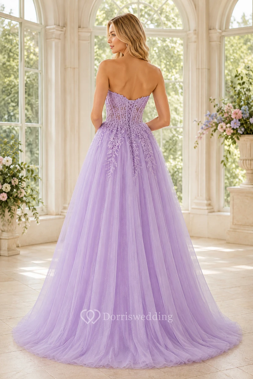 Lavendelfarbenes A-Linien-Abendkleid aus Tüll mit floralen Applikationen und herzförmigem Oberteil view 2