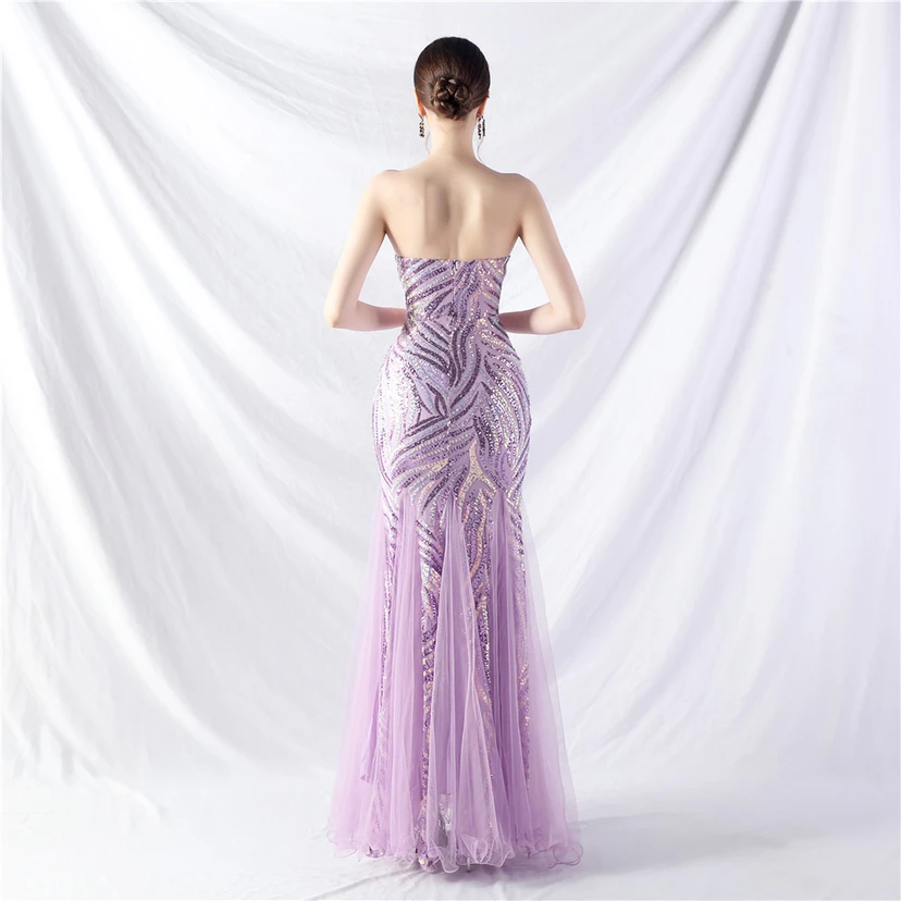 Schwer gearbeitetes, perlenbesetztes Abendkleid aus Netzgewebe mit superdichter Paillettenbesatz view 51