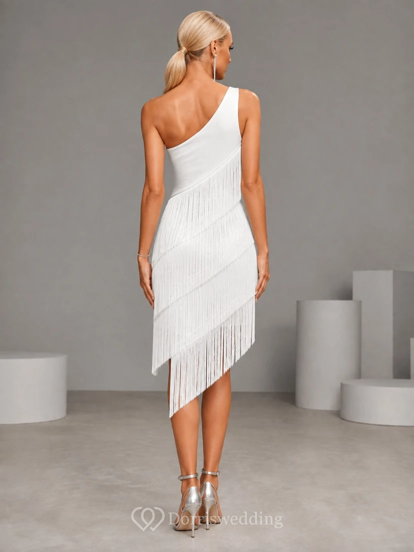 Vestido de noche midi asimétrico plisado con un solo hombro y flecos blancos view 2