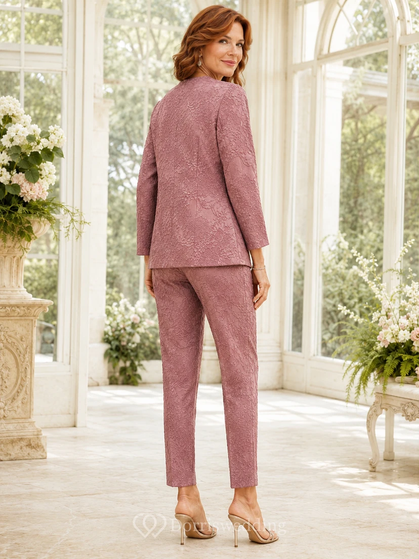 Romantischer, knöchellanger Hosenanzug mit geradem Bein und floralem Jacquardmuster in Altrosa, passend für die Mutter der Braut, mit langem, taillierten Blazer und Top mit Rundhalsausschnitt. view 2