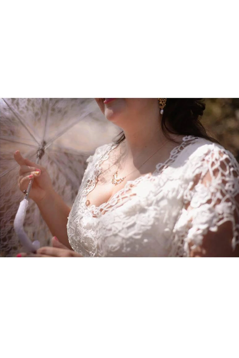 Vintage-Hochzeitskleid aus Chiffon mit V-Ausschnitt und kurzen Ärmeln in Übergröße aus Spitze view 4