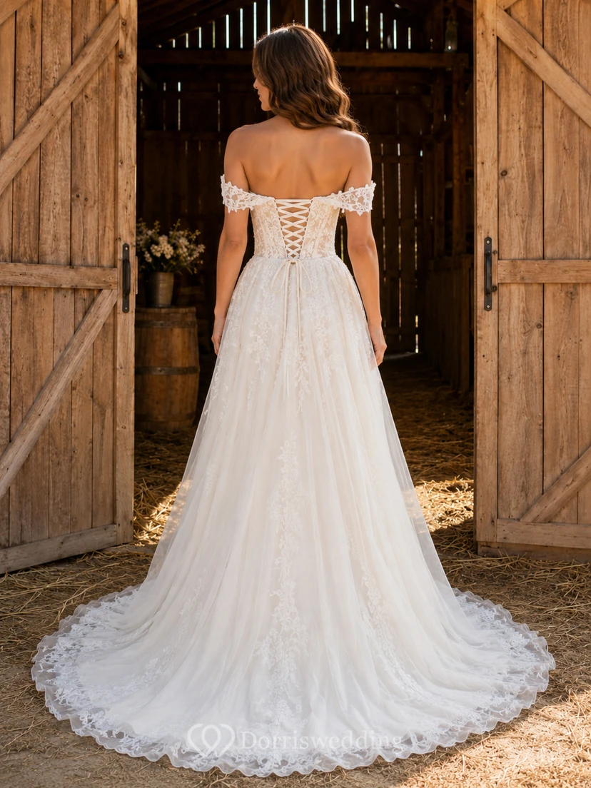 Robe de mariée de maternité, épaules dénudées, manches en dentelle, coupe trapèze, décolleté en cœur view 2