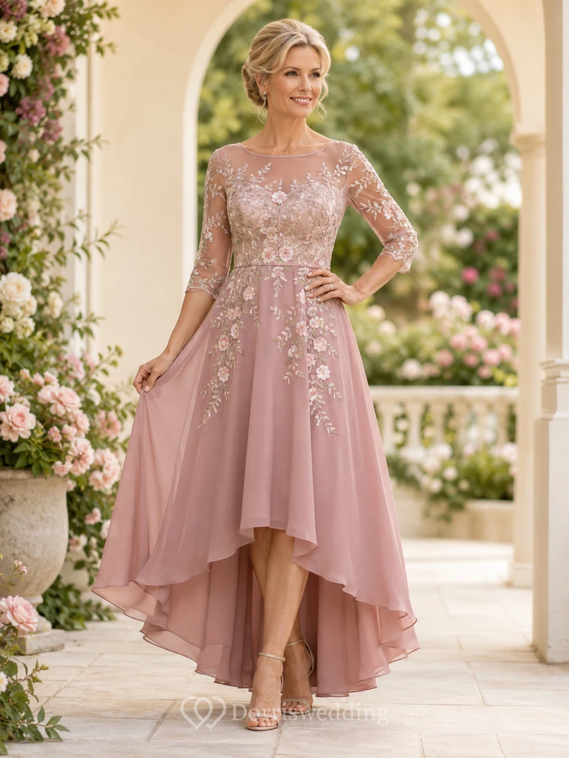 Luxuriöses, a-Linien-Kleid in Altrosa für die Mutter der Braut aus Tüll mit Illusionsausschnitt, U-Boot-Ausschnitt, Dreiviertelärmeln und floraler Stickerei.