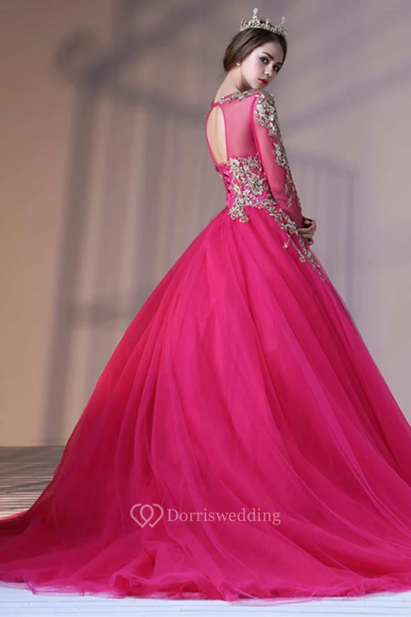 Vestido de gala de tul con mangas largas de encaje y escote joya en la espalda. view 3