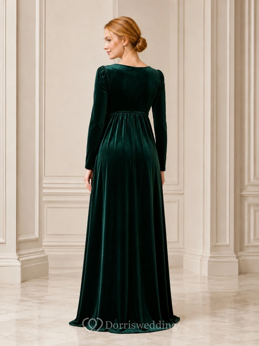Robe de maternité vert foncé à col rond et manches longues en velours, coupe empire, longueur au sol view 2