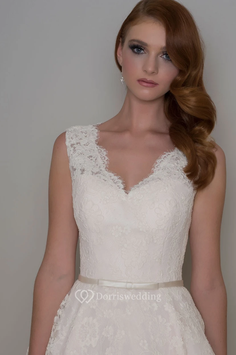 Teelanges, A-Linien-Brautkleid mit Applikationen, V-Ausschnitt und ärmelloser Spitze view 4