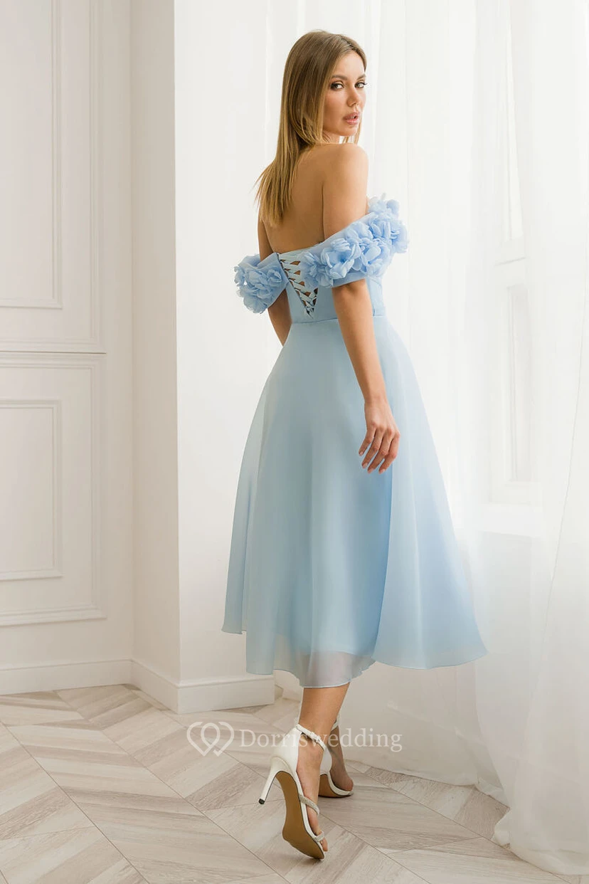 Robe bustier bleu clair en mousseline à fronces et imprimé floral, longueur thé view 2