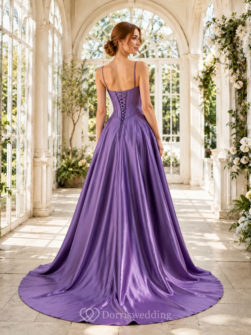 Robe de mariée courte en satin à bretelles spaghetti et lacets, couleur raisin, coupe trapèze, décolleté cœur view 2
