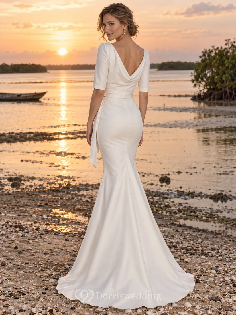 Vestido de novia sencillo de playa con cuello drapeado, manga corta, satén y escote sirena, espalda baja. view 2