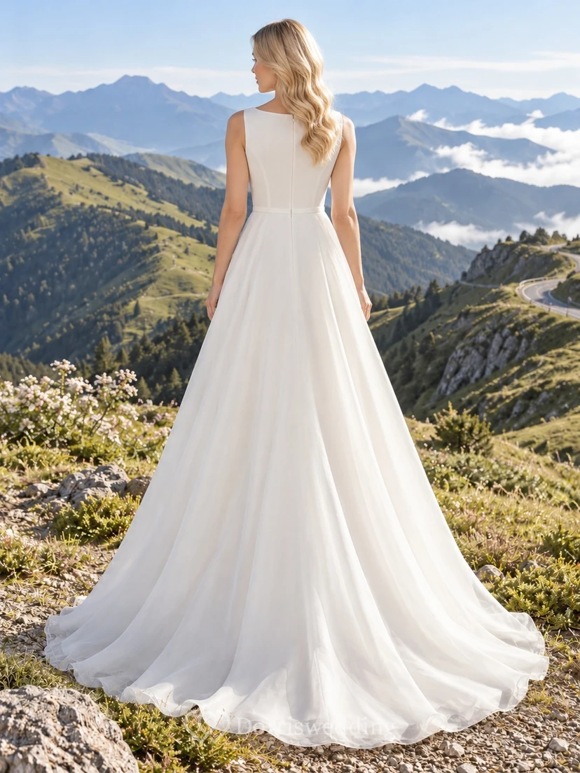 Schlichtes, elegantes, ärmelloses A-Linien-Brautkleid aus Organza mit Schleppe und U-Boot-Ausschnitt. view 2