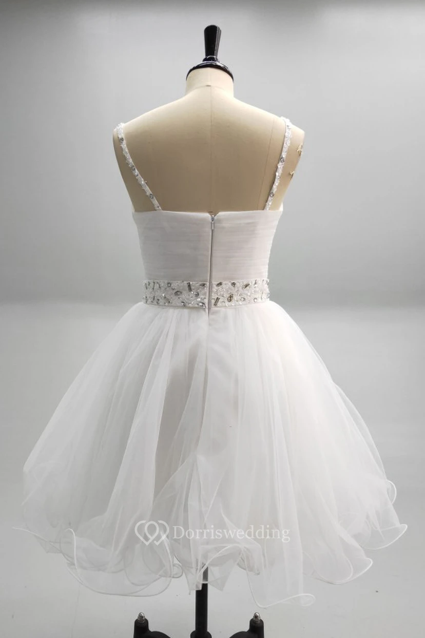 Robe courte en organza à fines bretelles perlées et décolleté en cœur view 3