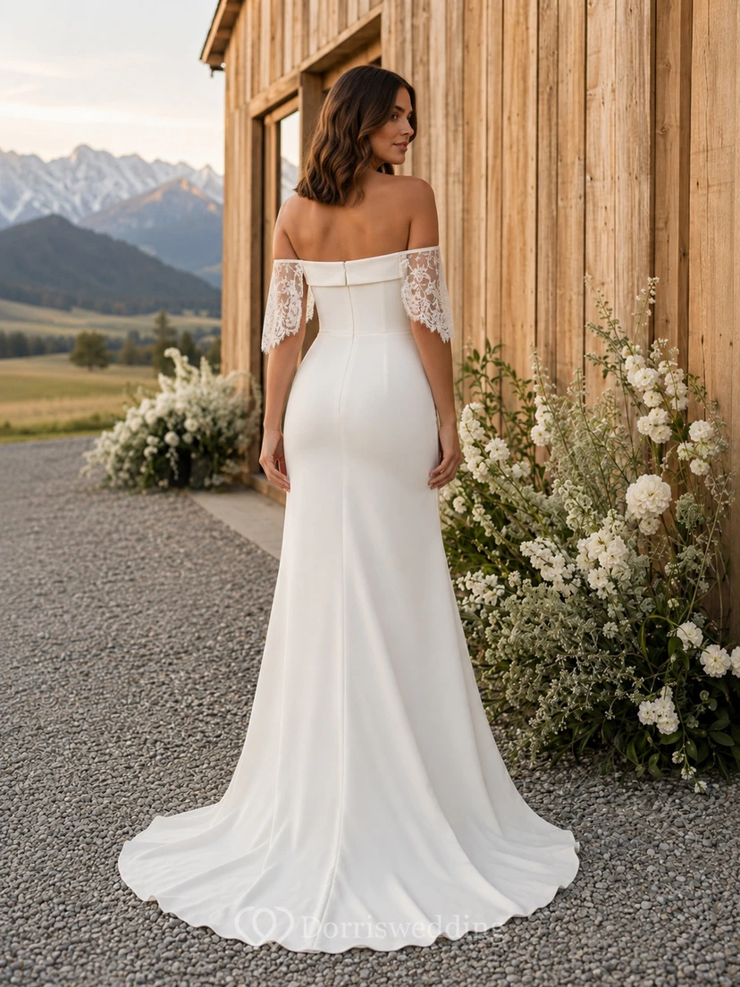 Robe de mariée minimaliste fourreau épaules dénudées en crêpe de style grange de montagne view 2