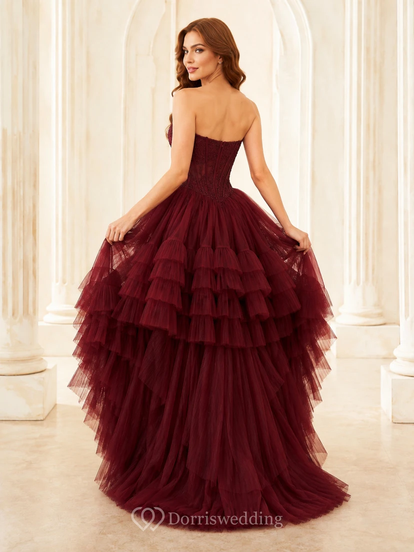 Vestido de fiesta de quinceañera de lujo color borgoña, asimétrico, sin tirantes, con escote corazón y volantes de tul. view 2