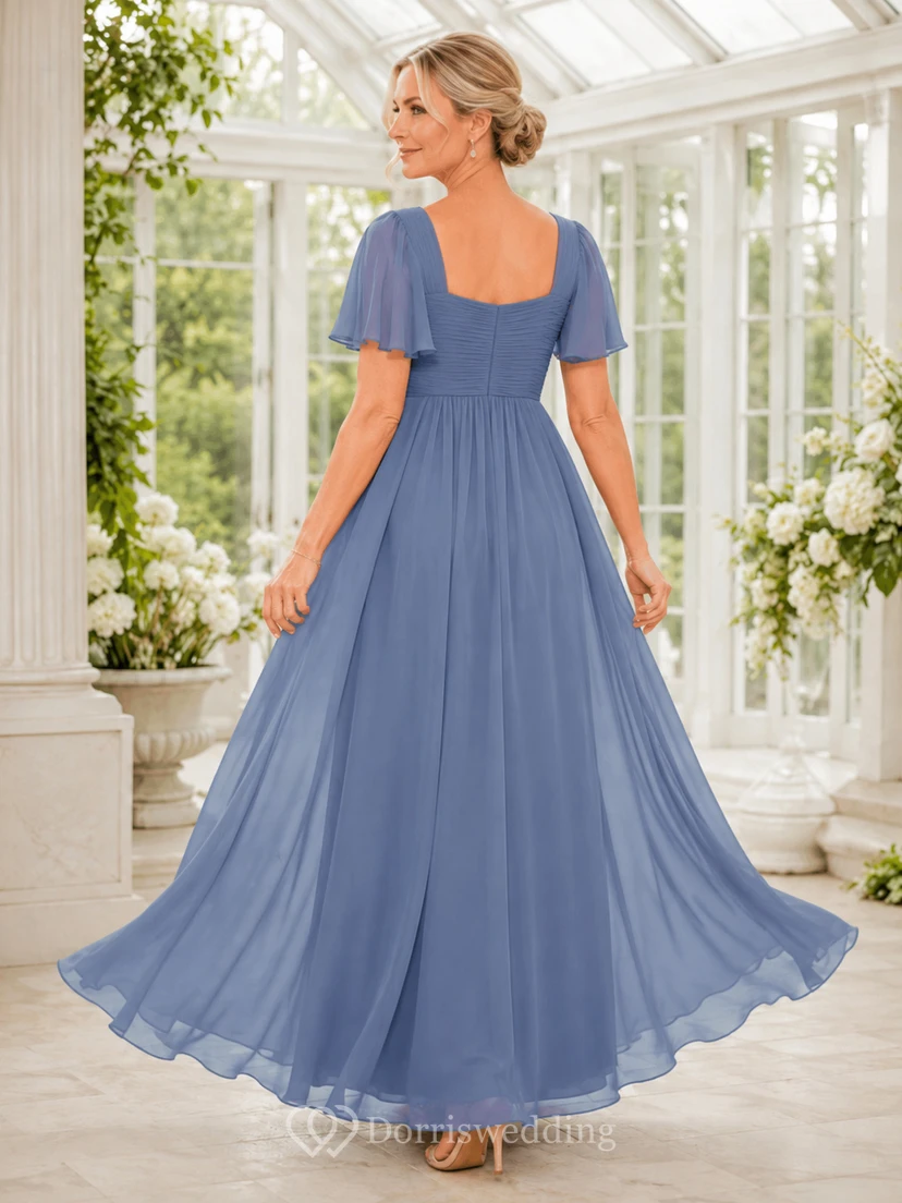 Elegantes, bodenlanges Chiffonkleid in Stahlblau mit A-Linien-Schnitt, V-Ausschnitt, Empire-Taille, flatternden Ärmeln und weitem Rock – perfekt für die Mutter der Braut. view 2