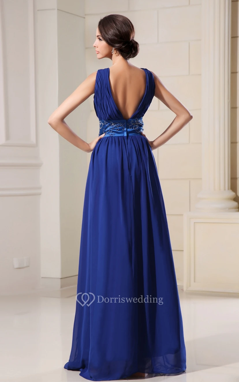 Robe de mariée empire en mousseline de soie, élégante, décolleté en V plongeant et taille ornée de perles. view 6