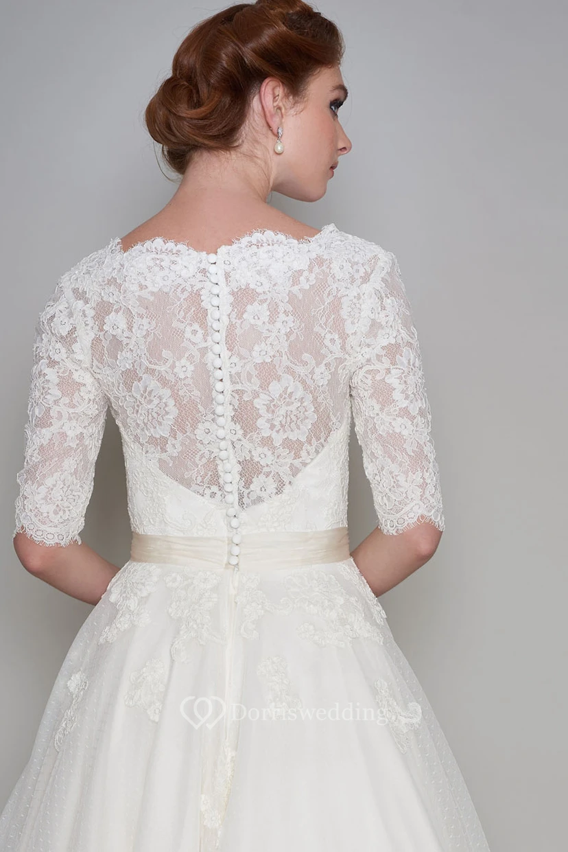 Robe de mariée courte en dentelle et organza, manches mi-longues, longueur cheville, ornée d'appliqués. view 4