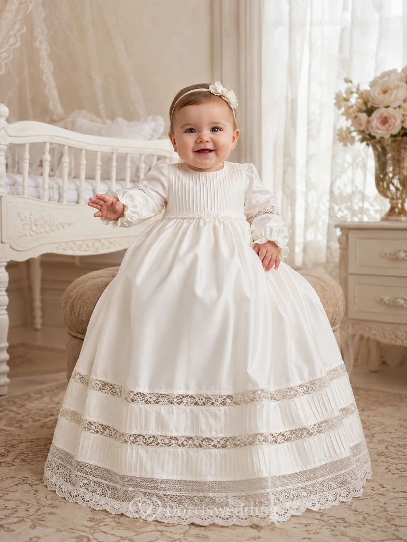 Vestido de bautizo para bebé con corpiño plisado, corte en A, manga larga y volantes de encaje.