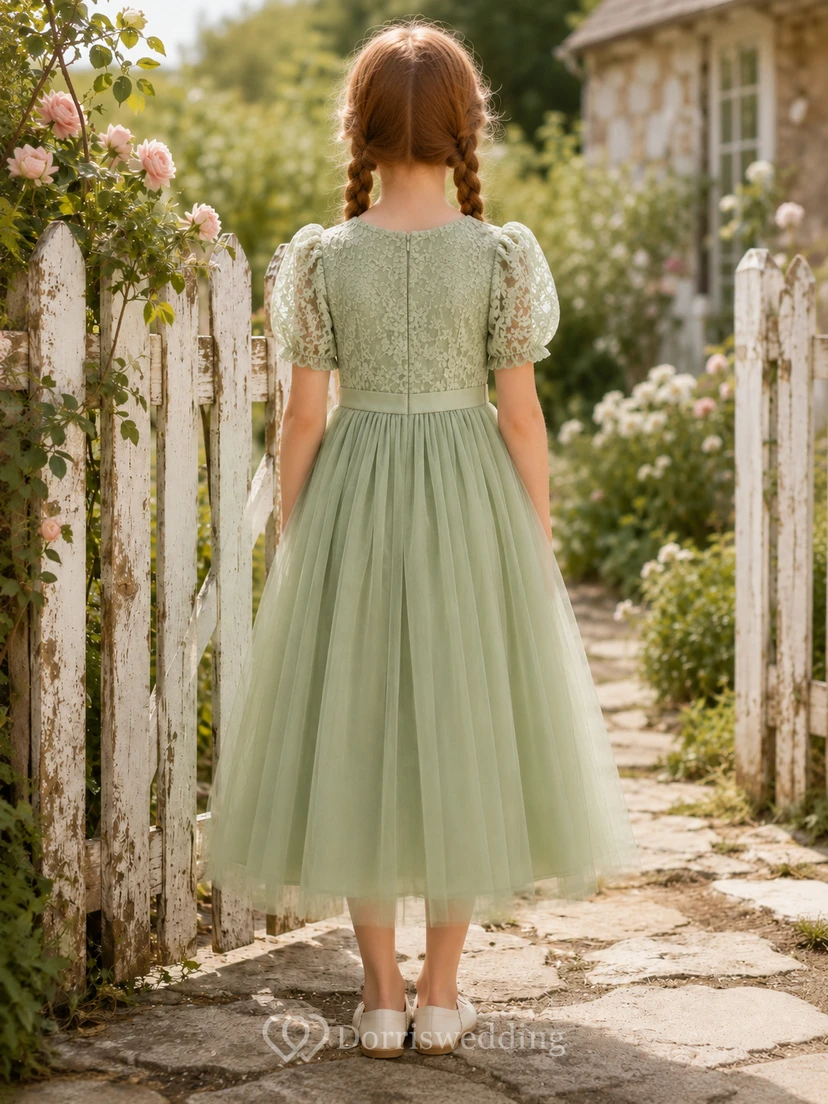 Blumenmädchenkleid aus salbeifarbenem Tüll in A-Linie mit Puffärmeln, Rundhalsausschnitt und Rüschenbesatz, wadenlang view 2