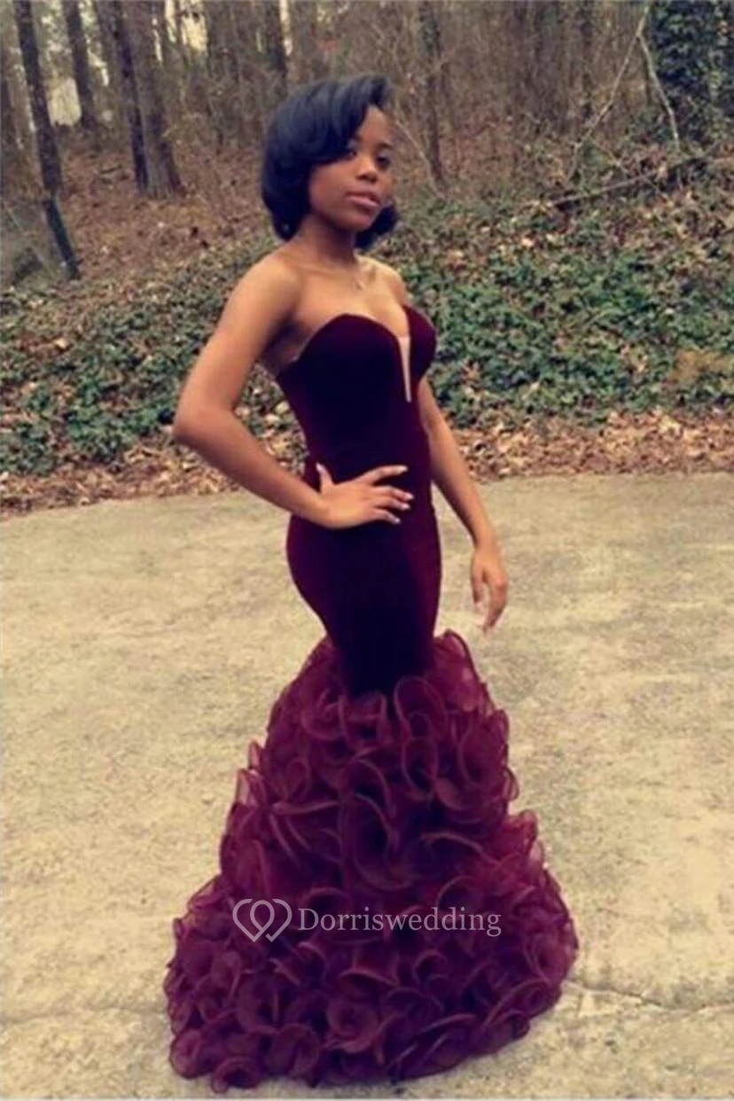Magnifique robe de bal sirène bordeaux en organza, décolleté cœur, longueur au sol.