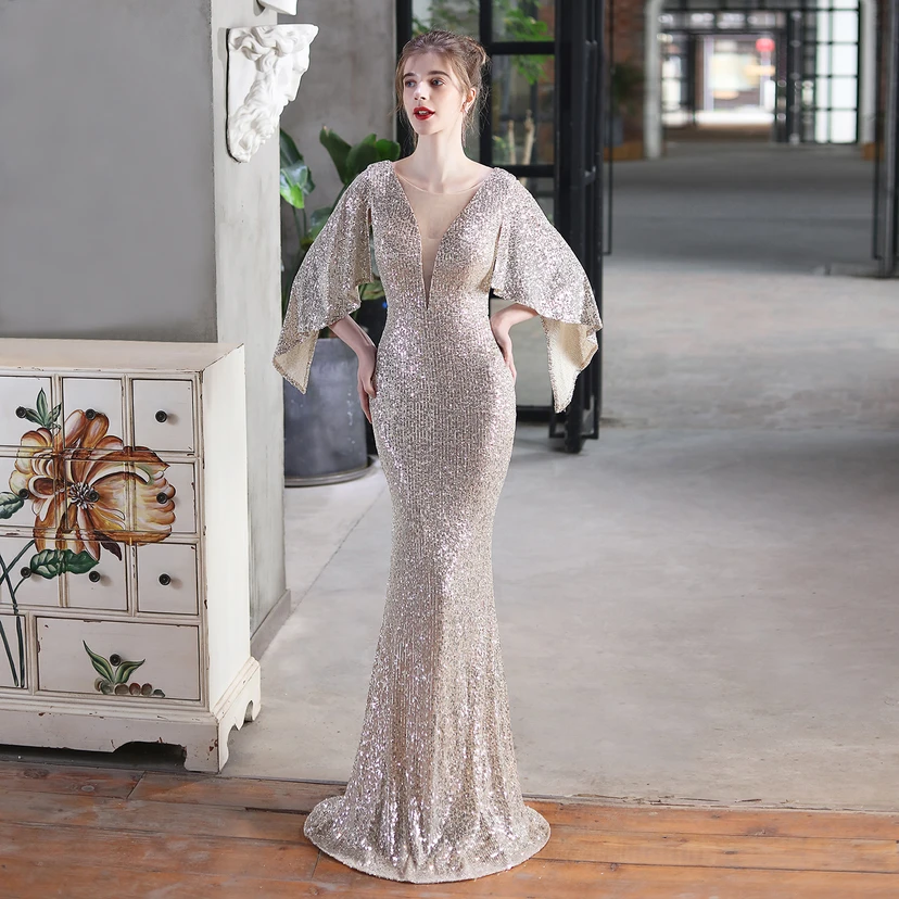 Robe de soirée élégante à paillettes, style sirène, ailes d'ange, idéale pour un banquet ou une réunion. Mannequin automobile. Robe de soirée d'été. view 38